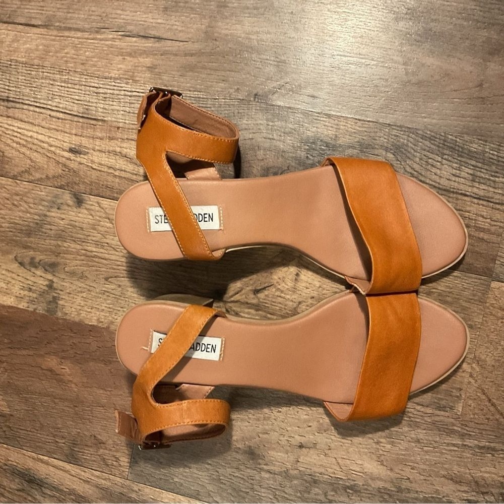 Steve Madden leather sandal w/block heel size 9.5M